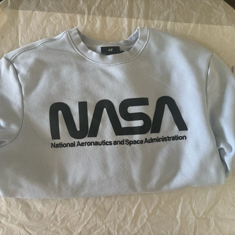 NASA Sweatshirt Men's Size Medium  H&M National Aeronautics Space Administration